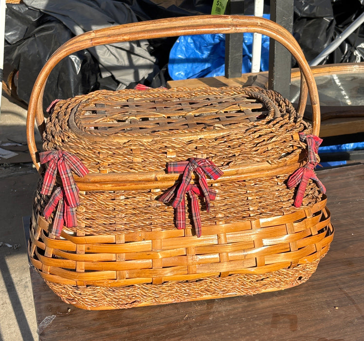 PICNIC BASKET