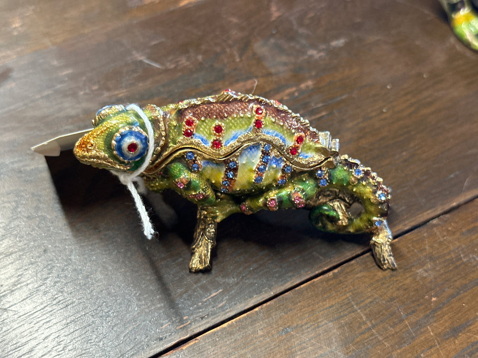 SMALL ENAMELED AND JEWELED IGUANA BOX