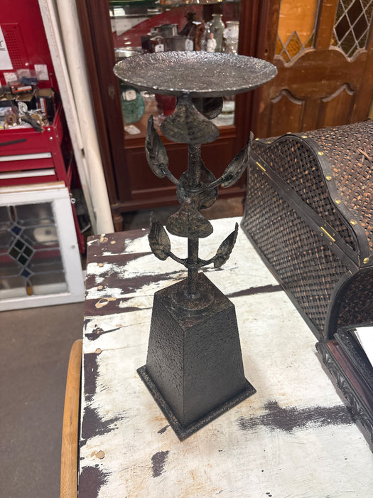 SMALL METAL TABLE TOP FOLIATE CANDLESTAND