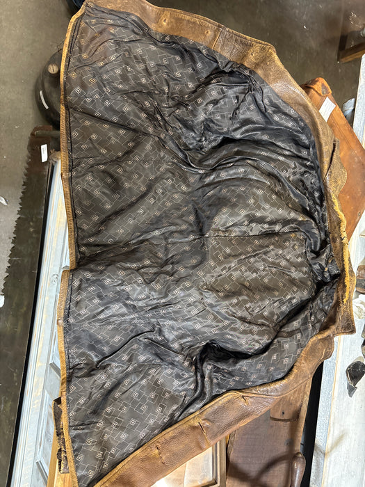 OLD LEATHER JACKET