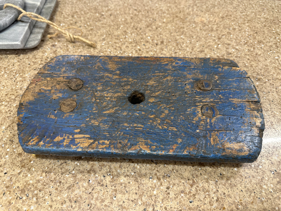 DISTRESSED WOOD BOARD