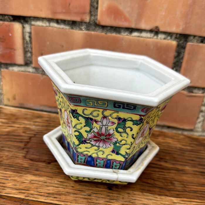SMALL CHINESE PLANTER PORCELAIN