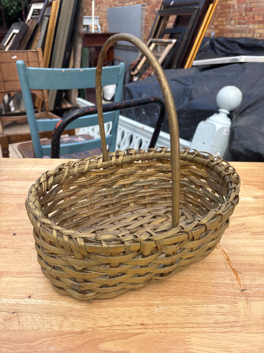 SMALL OVAL WICKER BASKET