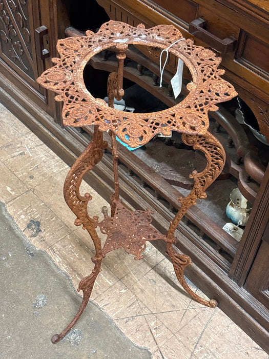 RUSTY IRON PLANT STAND