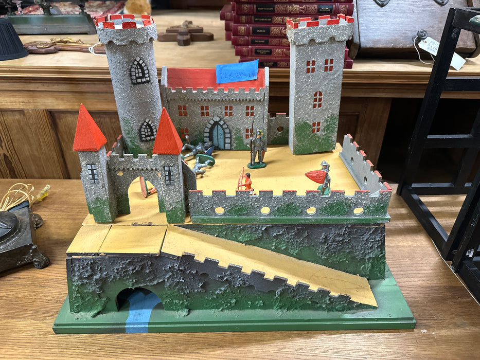 MID CENTURY MODERN TOY CASTLE AND KNIGHTS