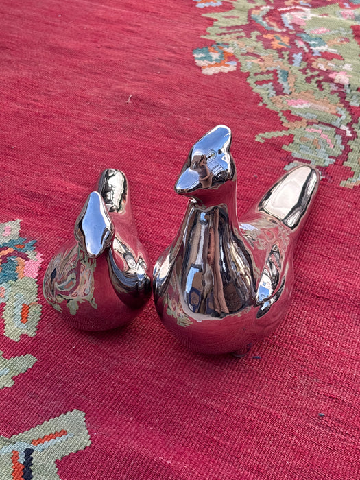 PAIR OF SILVER PORCELAIN POTTERY BIRDS