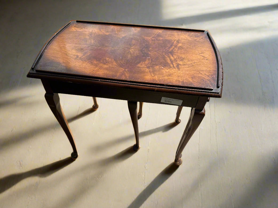 SET OF 2 NESTING TABLES WITH QUEEN ANNE LEGS