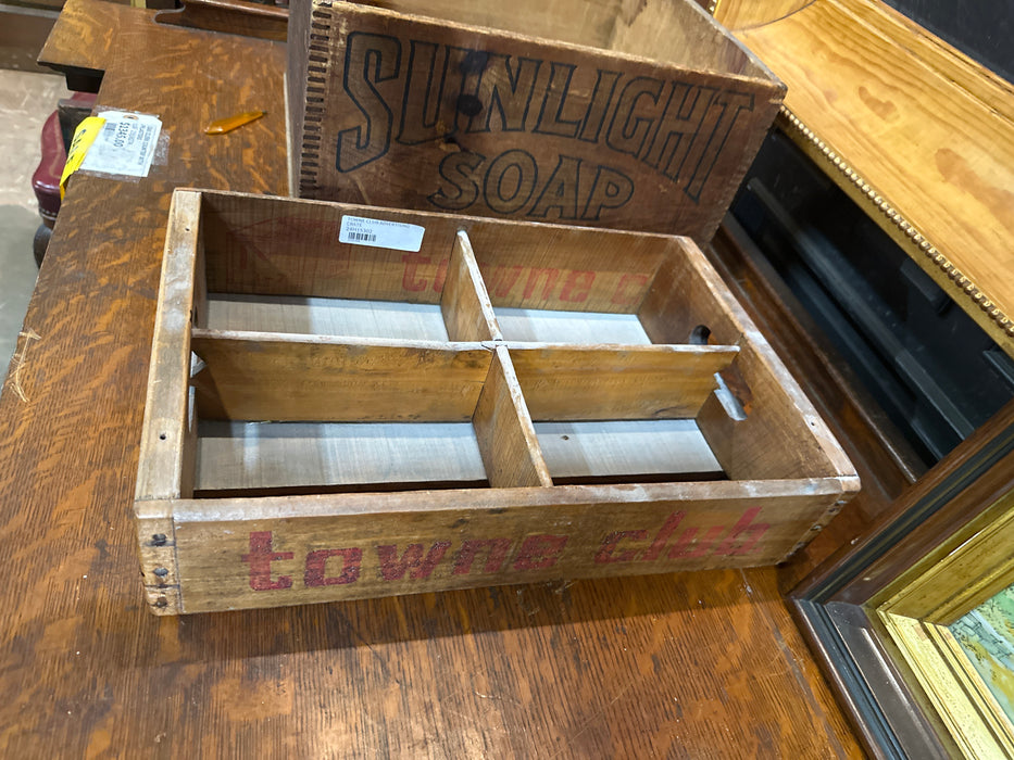 TOWNE CLUB ADVERTISING CRATE