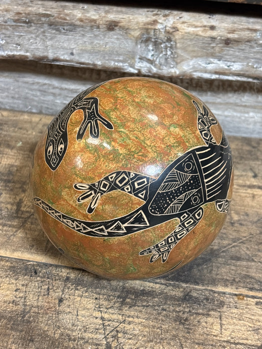 ORANGE AND GREEN BALL WITH LIZARDS