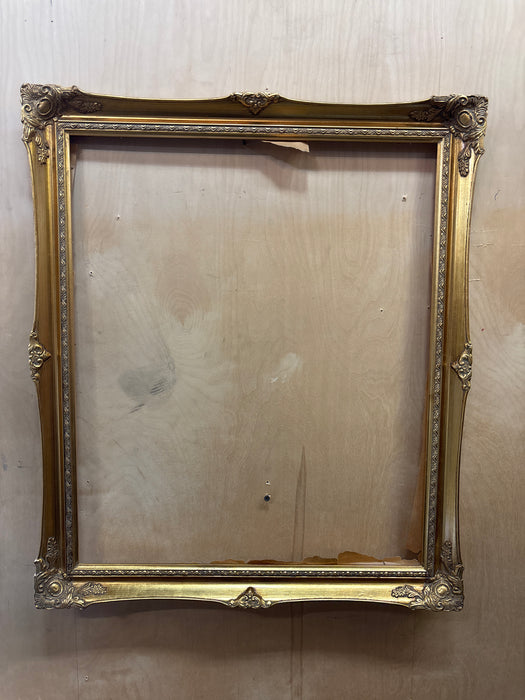 MEDIUM ORNATE GOLD FRAME