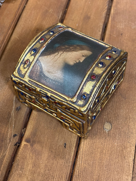 MEDIUM GOLD, RED AND BLUE DOMED FLORENTINE BOX WITH PORTRAIT OF WOMAN