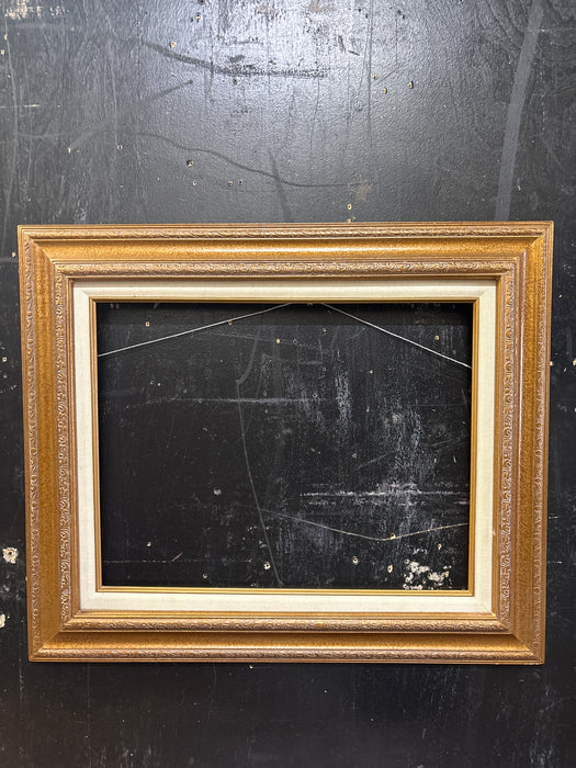 SMALL WOOD FRAME WITH LINEN FILET