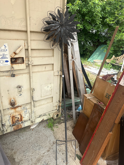 BLACK METAL YARD WHIRLY GIG WIND MILL