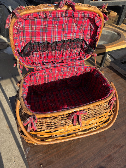 PICNIC BASKET