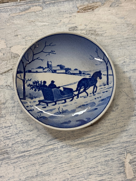 ROYAL COPENHAGEN COUPLE IN HORSE DRAWN SLED BUTTER PAT