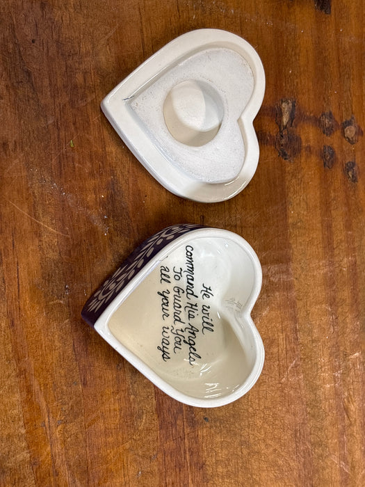 TINY PORCELAIN ANGEL HEART BOX