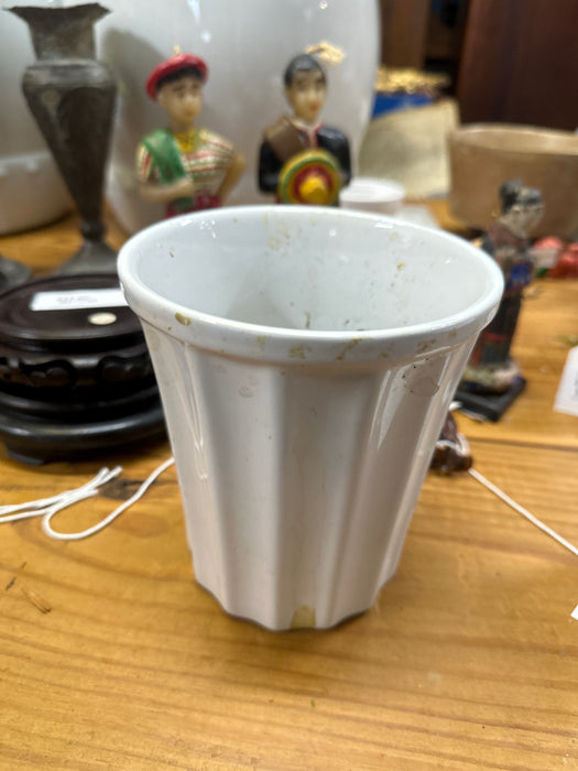 WHITE SMALL PLANTER FLUTED