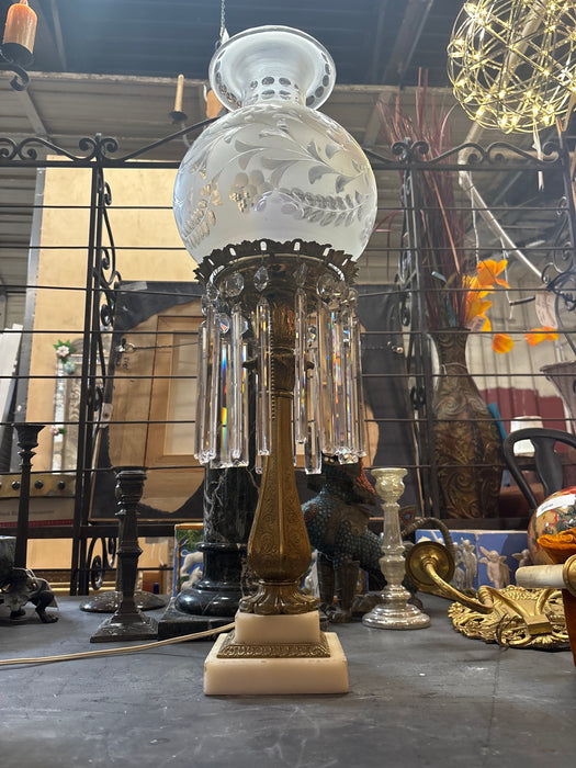 SMALL SHAPED BRASS LAMP ON MARBLE BASE WITH LUSTERS AND ETCHED GLASS
