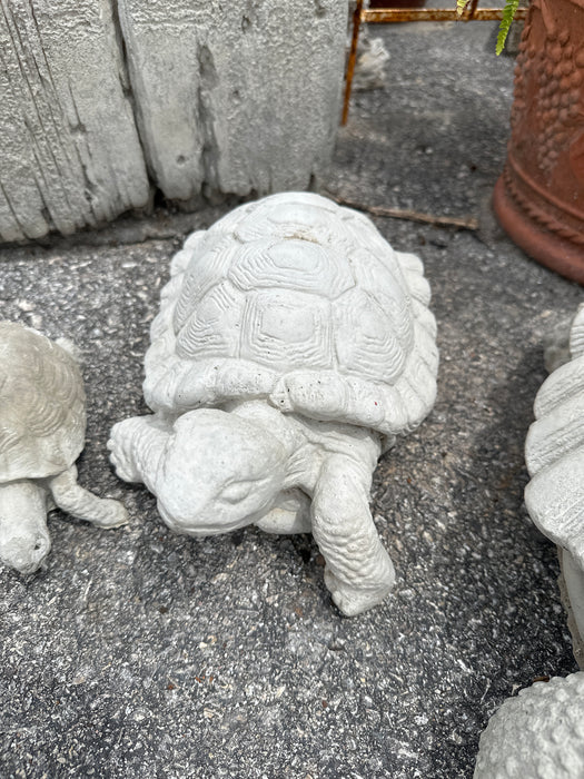 MEDIUM CONCRETE TURTLE