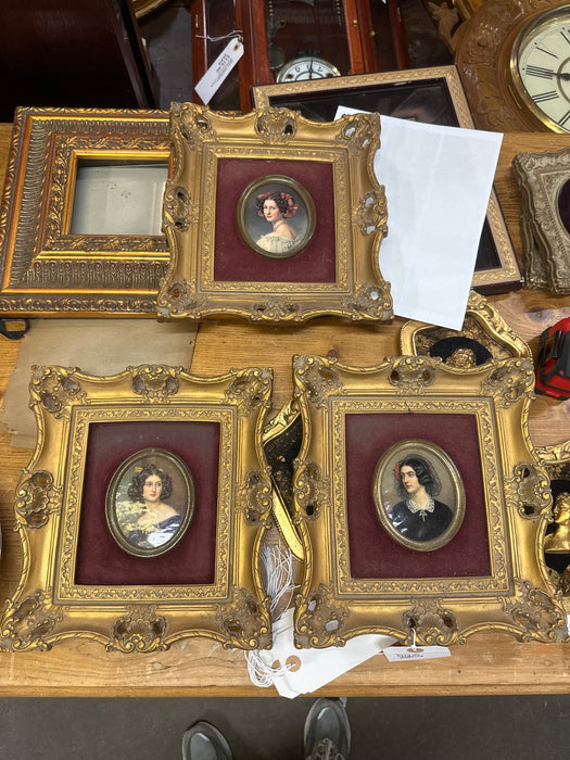 SET OF 3 VINTAGE OVAL PORTRAIT PRINTS IN PIERCED GOLD RESIN FRAMES