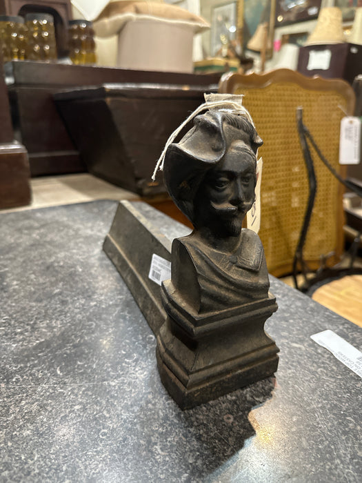 SINGLE ENGLISH CAST IRON ANDIRON WITH FACE AND FEATHERED HAT