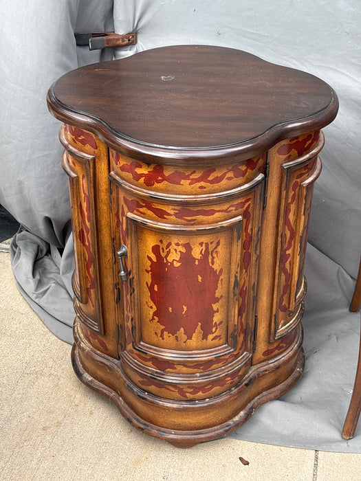 SMALL QUATRAFOIL SHAPED STAND WITH DOOR