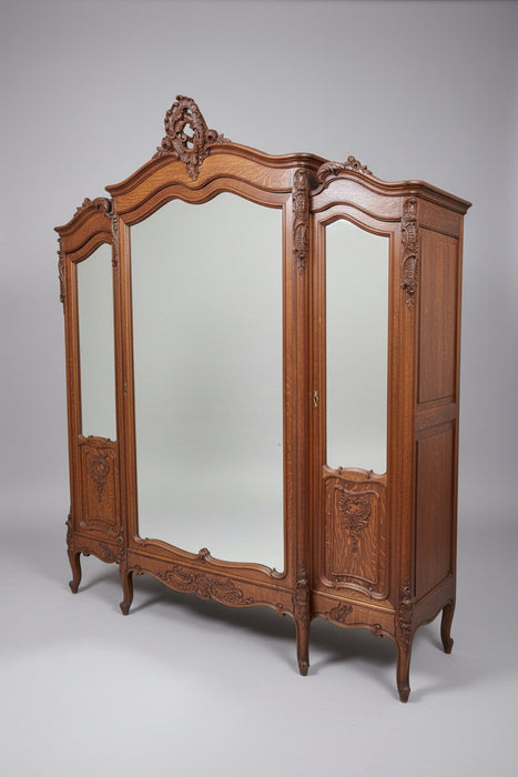 LOUIS XV BEDROOM SET, WITH BED, VANITY, PAIR OF NIGHTSTANDS AND 2 CHAIRS