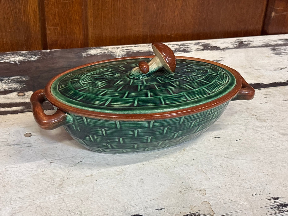 OVOID MAJOLICA CASSEROLE WITH MUSHROOM