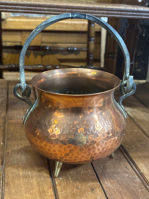 SMALL TRI FOOTED COPPER POT WITH HANDLE