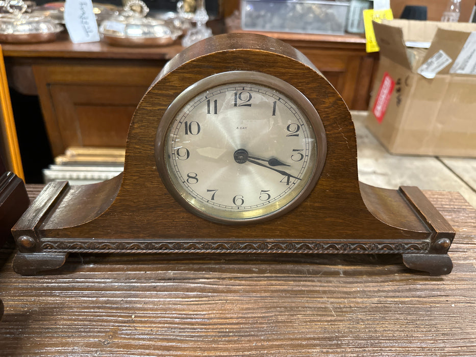 HUMPBACK 8 DAY OAK MANTLE CLOCK