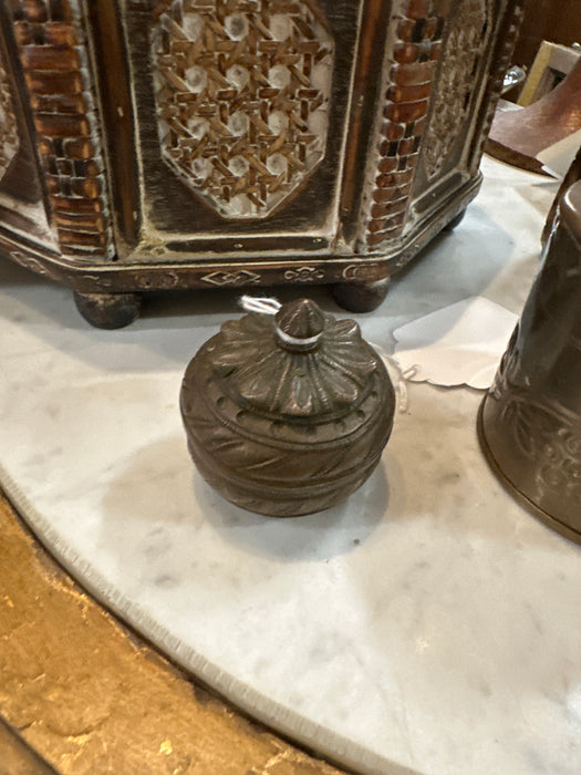 SMALL ORNATE HEAVY BRASS LIDDED BOX