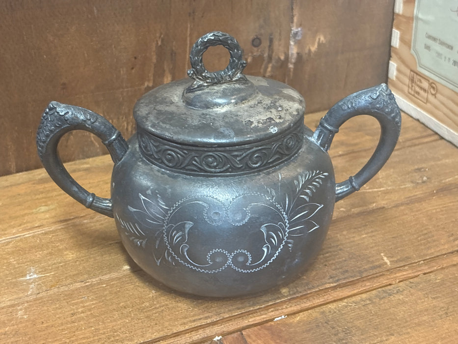 MEDIUM ANTIQUE ORNATE SILVER PLATE COVERED SUGAR BOWL - AS FOUND