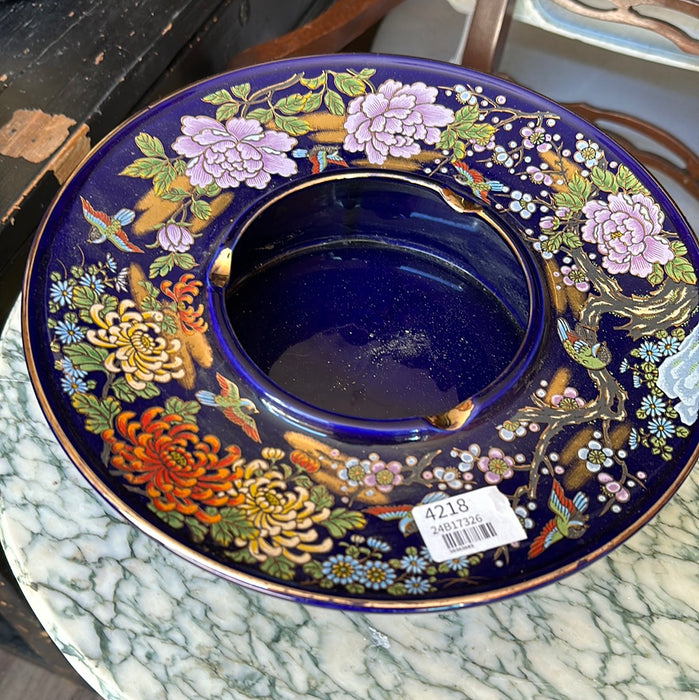 LARGE JAPANESE BLACK AND GOLD FLORAL ASHTRAY