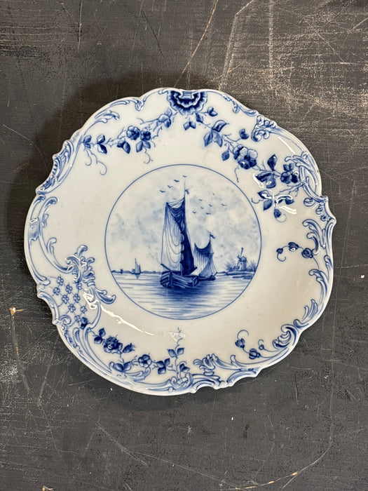 SHAPELY DELFT SAIL BOAT WALL HANGING PLATE