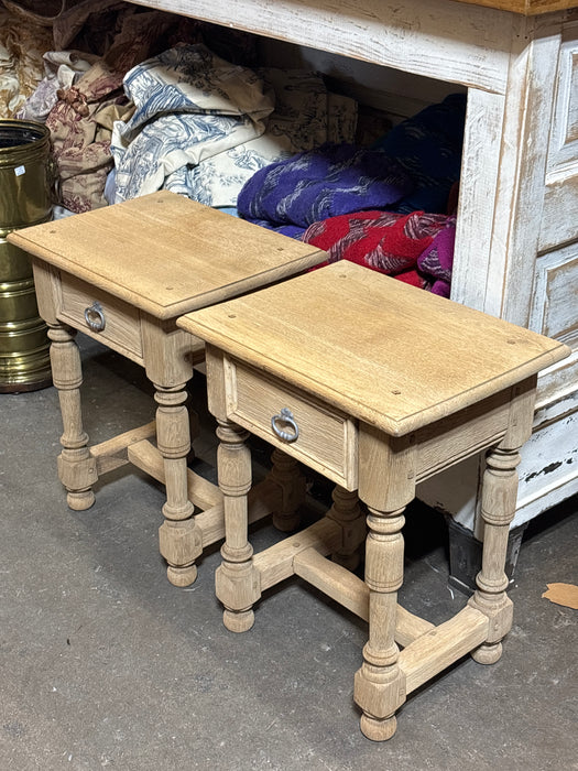 PAIR OF RAW RUSTIC OAK PEGGED 1 DRAWER NIGHTSTANDS