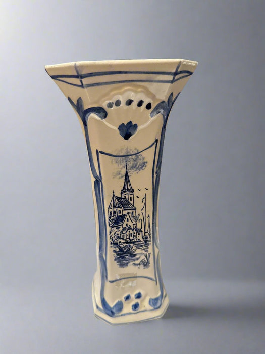 SINGLE DELFT VASE WITH CHURCH