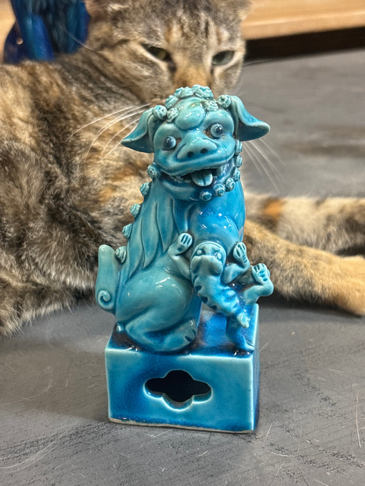 SINGLE SMALL HAPPY BLUE FOO DOG WITH FRIEND