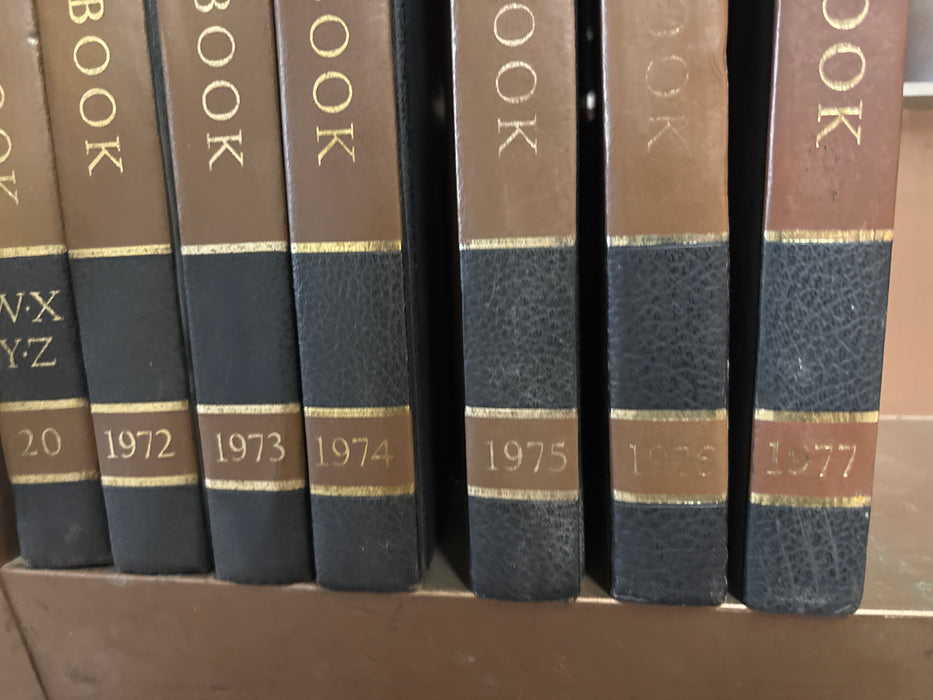 WORLD BOOK SET ON AN ORIGNAL ROLLING CART