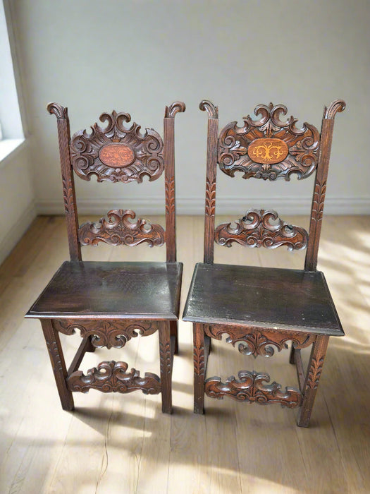 PAIR OF ITALIAN WALNUT SIDE CHAIRS WITH INLAY