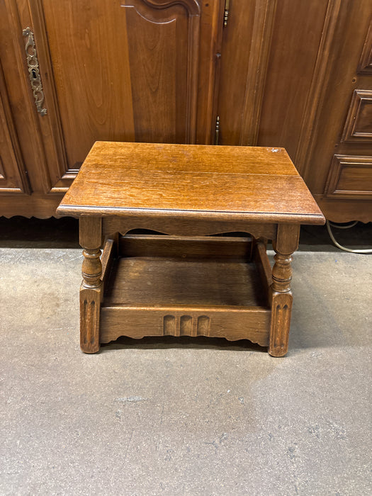 CANTED LEG OAK JOINT STOOL