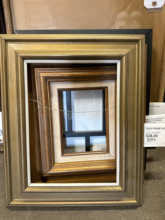 GOLD FRAME WITH FILET