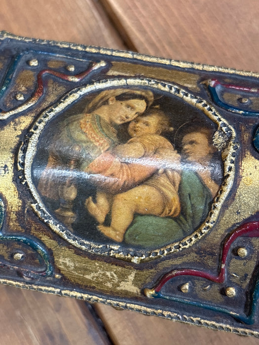 SMALL DARK GOLD, RED AND BLUE DOMED FLORENTINE BOX WITH PORTRAIT OF FAMILY