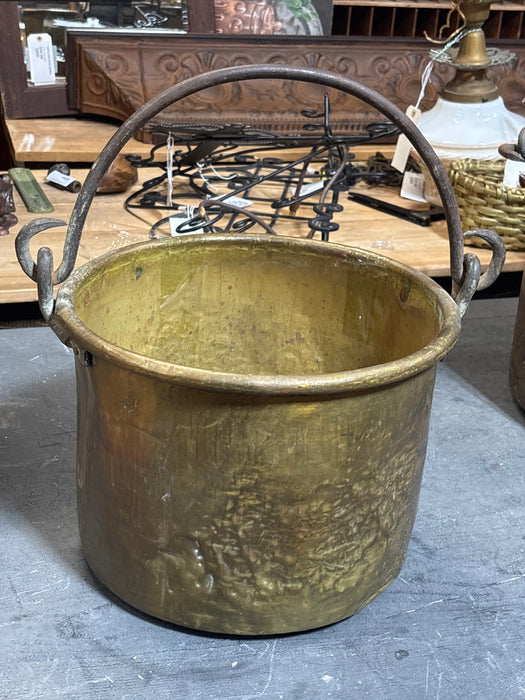 MEDIUM BRASS POT WITH IRON HANDLES