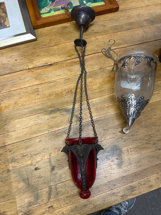 RED GLASS VASE IN MTAK HANGING HOLDER WITH EAGLES