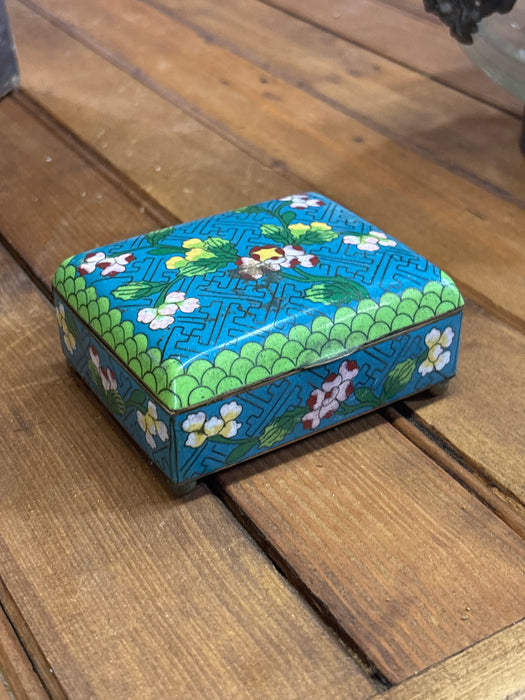 SMALL BLUE AND GREEN CLOISONNE BOX WITH FLOWERS