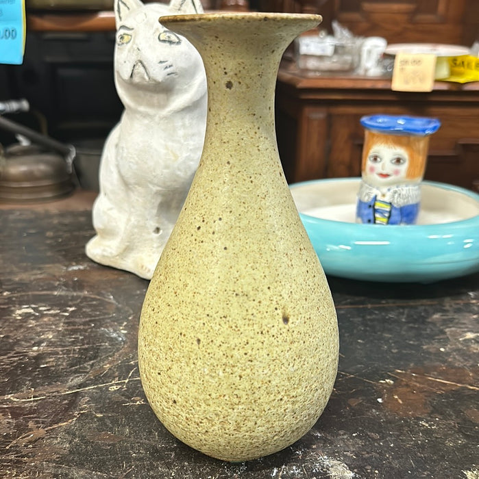 HAND TRROWN SAND COLOR VASE