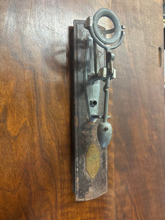 VINTAGE CAST IRON EGG SCALE