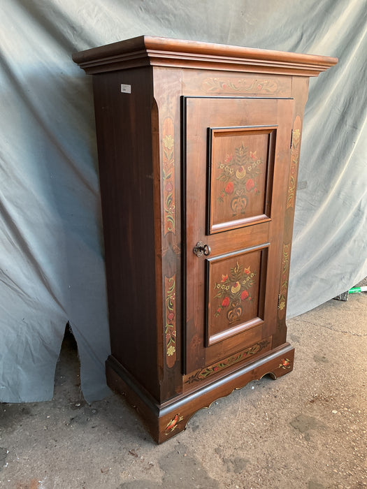 EASTERN EUROPEAN FLORAL PAINTED BONITERE