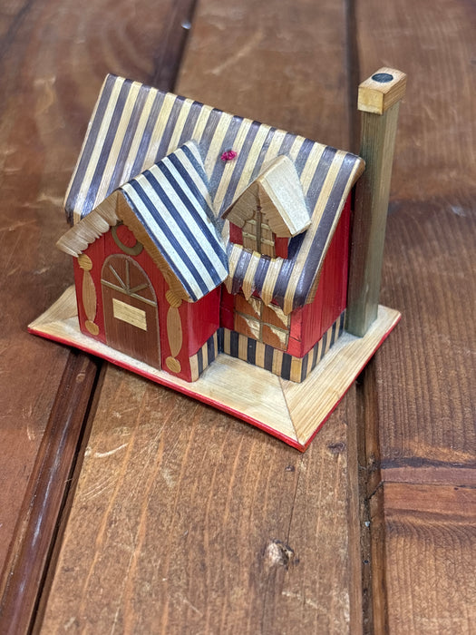 MINITURE WOOD HOUSE