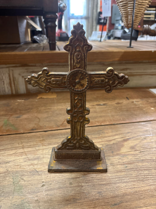 MEDIUM STANDING CROSS WITH FLAT BASE